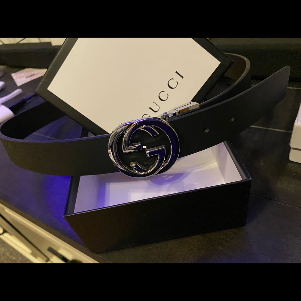 Gucci’s black belt size small